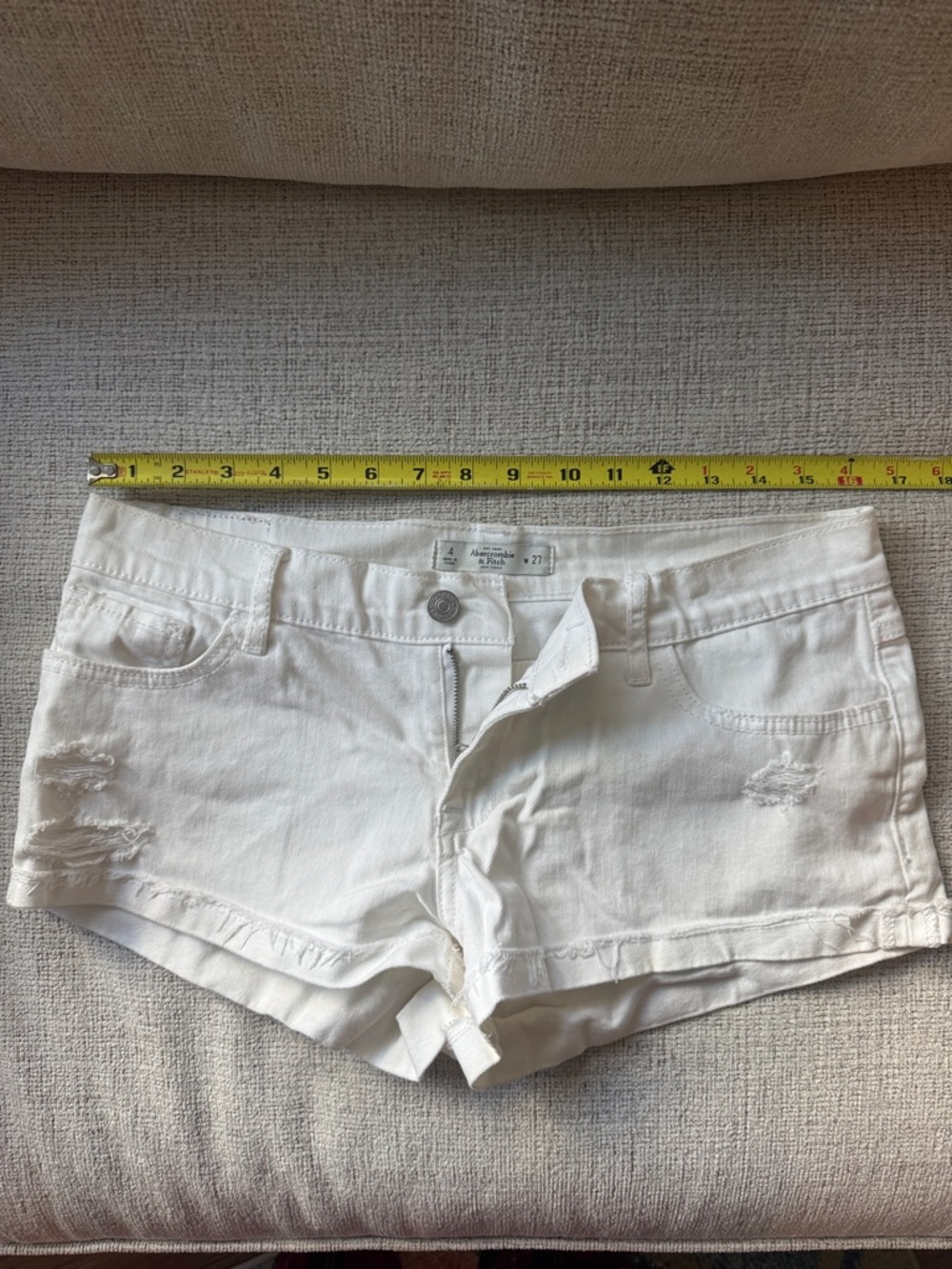 Abercrombie short shorts white 27 distressed denim